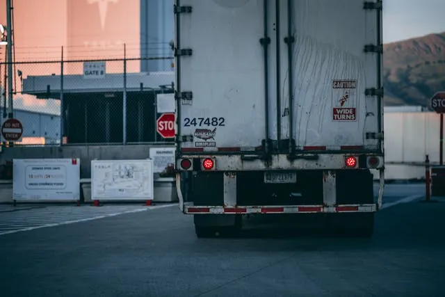 Sicherer Transport von Chemikalien – Welche Verpackungen erfüllen die höchsten Standards?